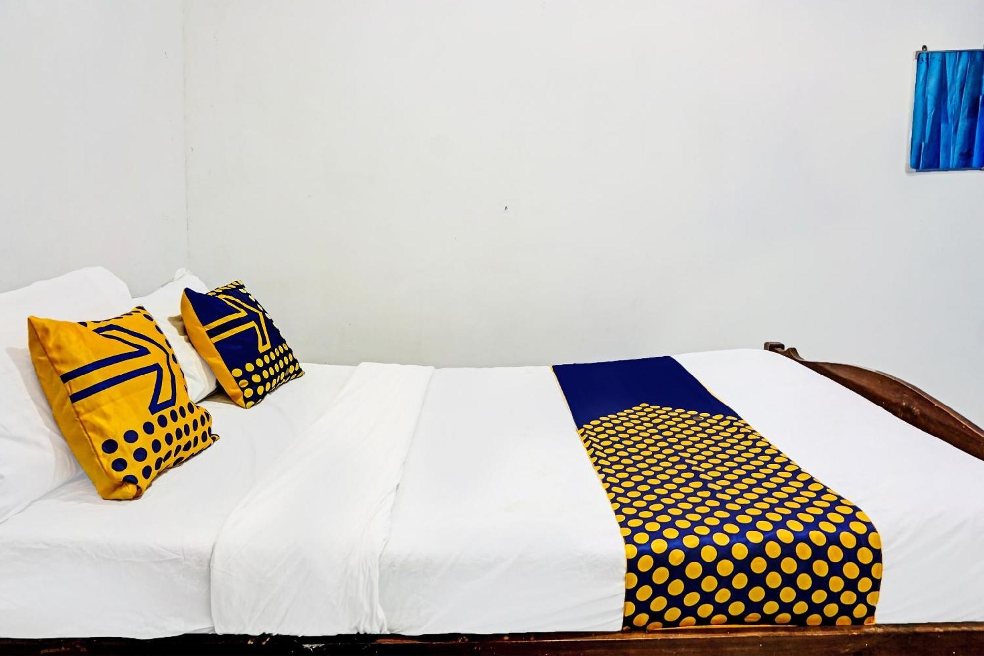 Oyo Life 91896 Kost Bu Dewi Syariah Hotel Pasuruan Exterior foto