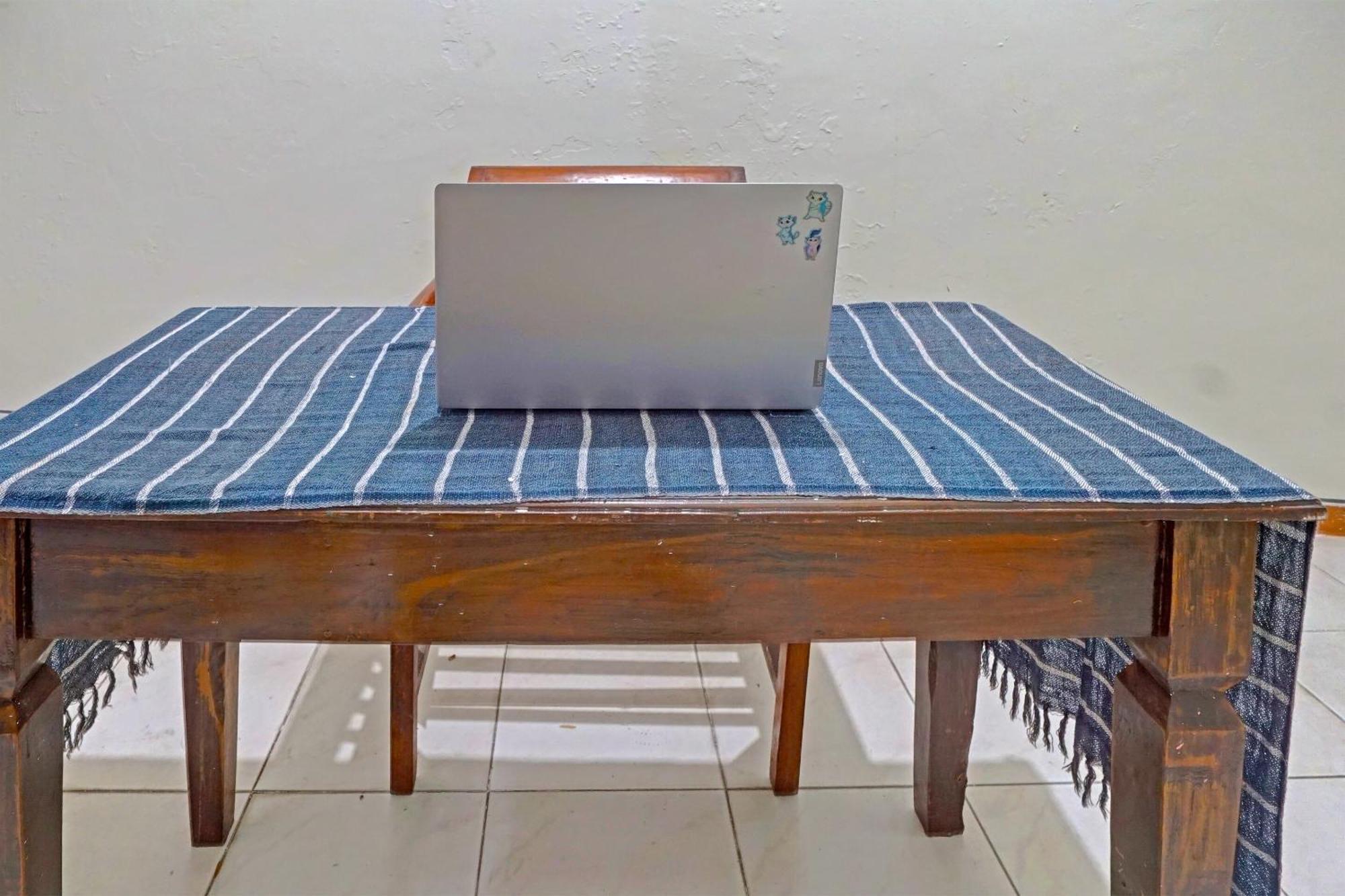 Oyo Life 91896 Kost Bu Dewi Syariah Hotel Pasuruan Exterior foto